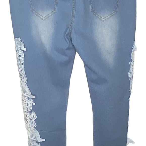 Women’s Straight Leg Jeans XXL Light Blue White Embroidered Lace Leg Distressed - Picture 10 of 12